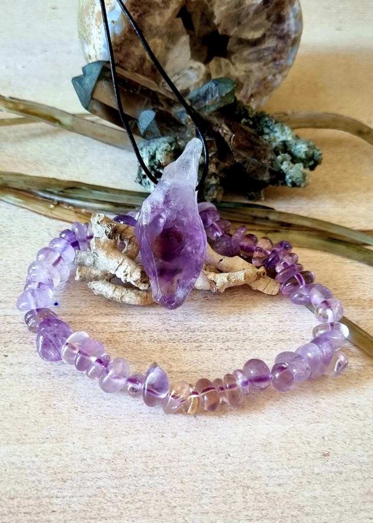 Auralit-Kamien-Mocy-od-Marii-Bucardi-znaczenie, działanie, właściwości