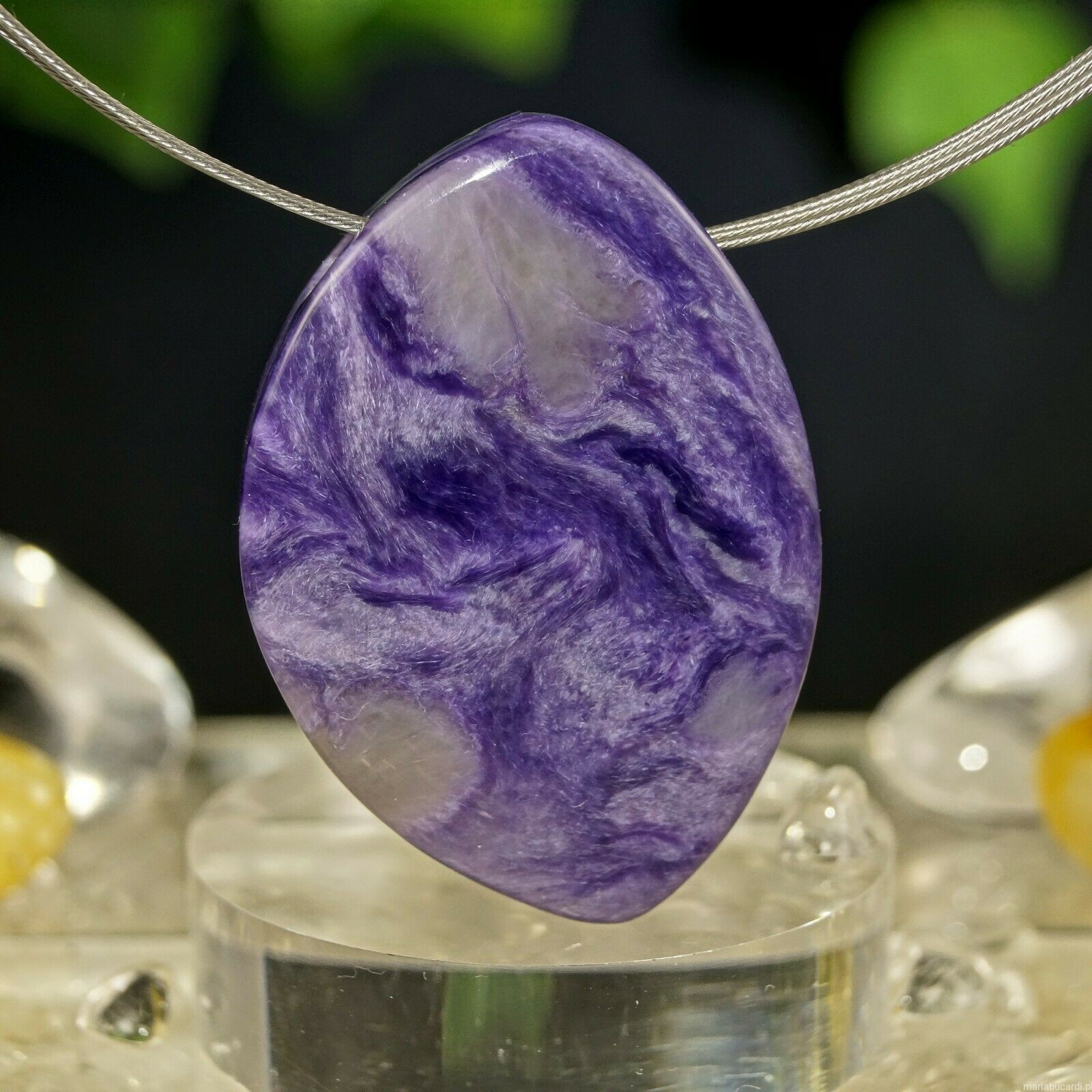 Kamień Mocy Czaroit-z-Syberii,-od-Marii-Bucardi, znaczenie właściwości działanie