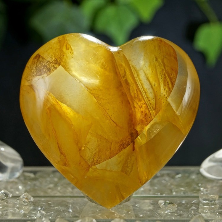 Golden-Healer-od-Marii-Bucardi-serce-71-50x48x22mm-687-g-3