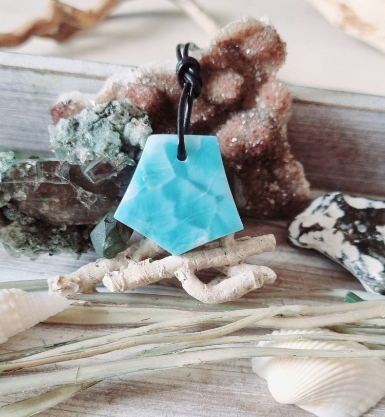 Larimar Kamień Mocy, znaczenie, działanie, właściwości, Maria Bucardi