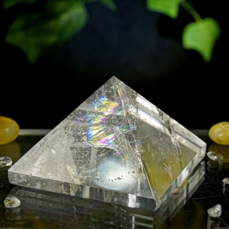 Kamien-Mocy-krysztal-gorski-od-Marii-Bucardi_znaczenie, właściwości, działanie, piramida