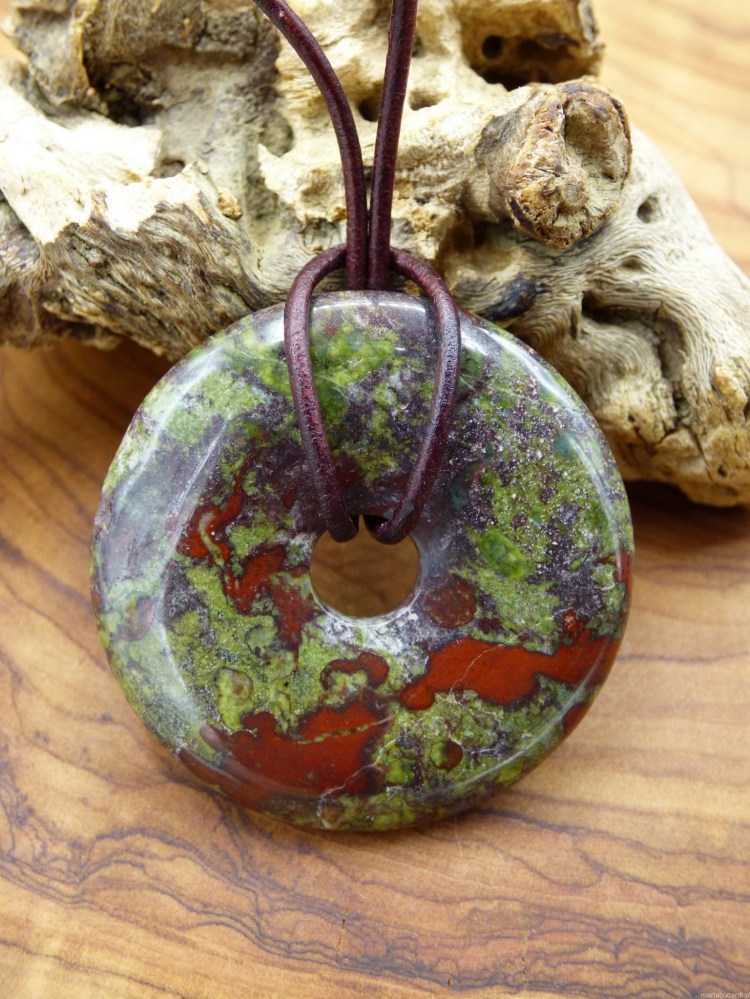 Jaspis-Smocza-Krew-Kamien-Mocy-od-Marii-Bucardi-właściwości znaczenie działanie