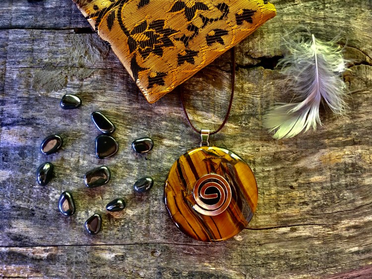 Żelazo Tygrysie, bransoletka, Kamień Mocy, znaczenie, działanie, właściwości, Maria Bucard