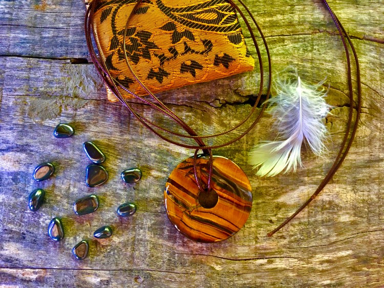 Żelazo Tygrysie, bransoletka, Kamień Mocy, znaczenie, działanie, właściwości, Maria Bucard