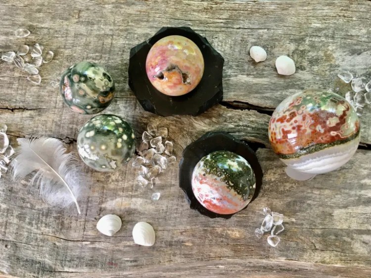 jaspis oceaniczny kamień - Kamienie Mocy - minerały - znaczenie działanie właściwości -Maria Bucardi