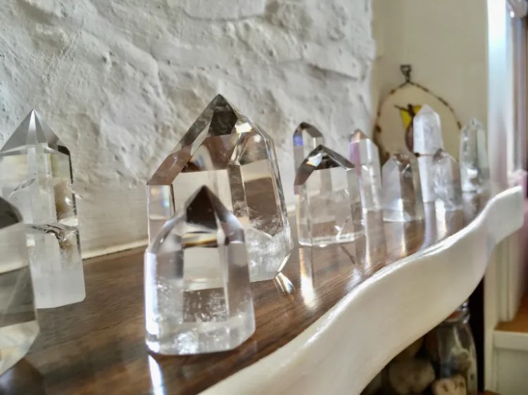 kwarc górski kryształ - kamień - Kamienie Mocy - minerały - znaczenie działanie właściwości -Maria Bucardi