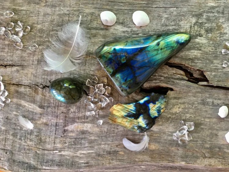 labradoryt kamień - Kamienie Mocy - minerały - znaczenie działanie właściwości -Maria Bucardi