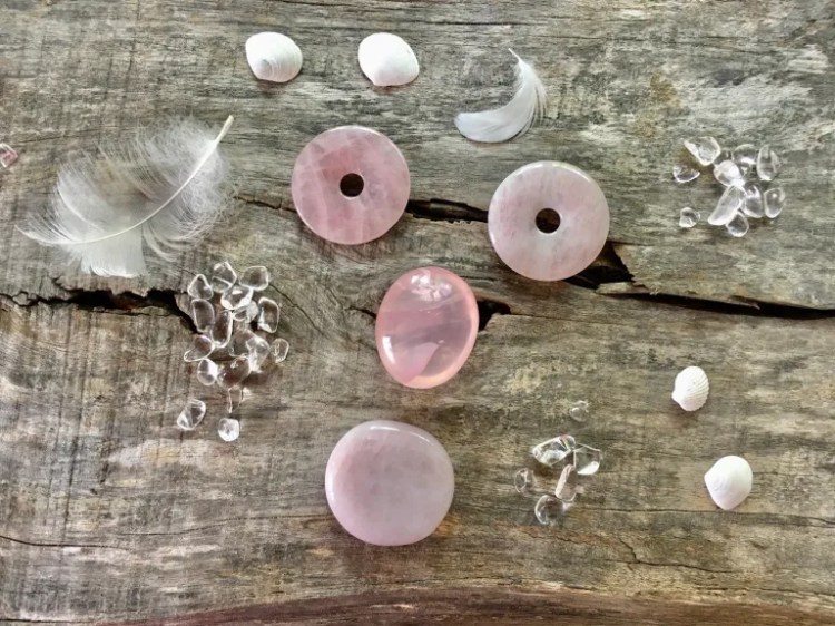 kwarc różowy - kryształ - kamień - Kamienie Mocy - minerały - znaczenie działanie właściwości -Maria Bucardi