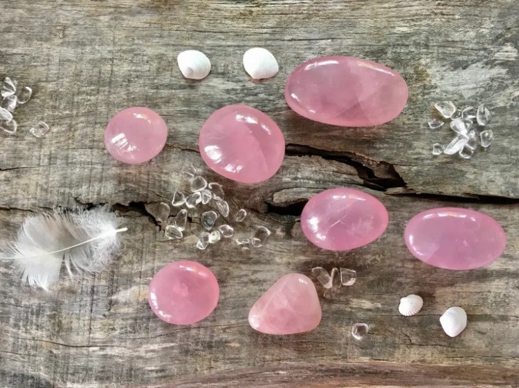 kwarc różowy - kamień - Kamienie Mocy - minerały - znaczenie działanie właściwości -Maria Bucardi