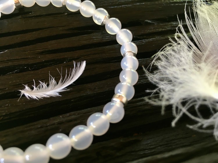 Kamień Mocy biały agat - znaczenie działanie właściwości - Maria Bucardi