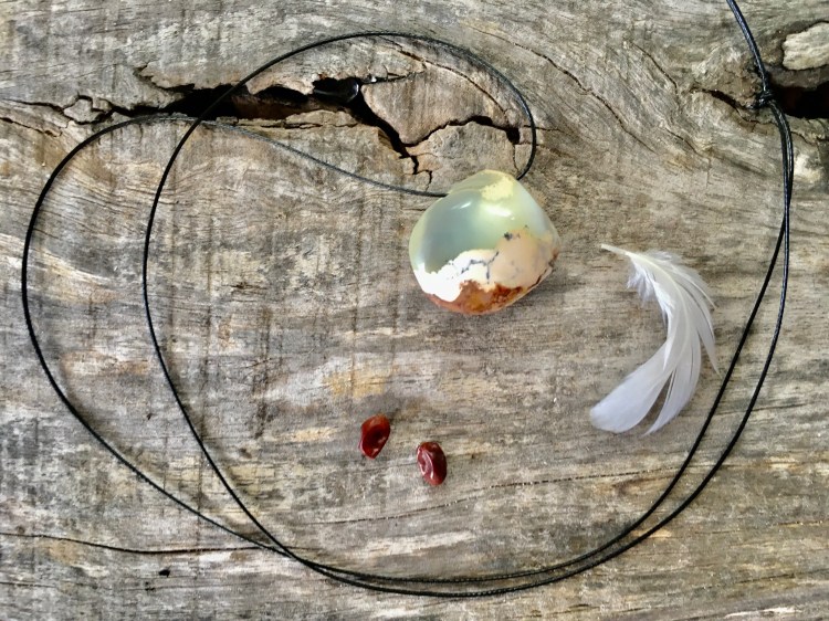 Kamień Mocy biały agat - znaczenie działanie właściwości - Maria Bucardi