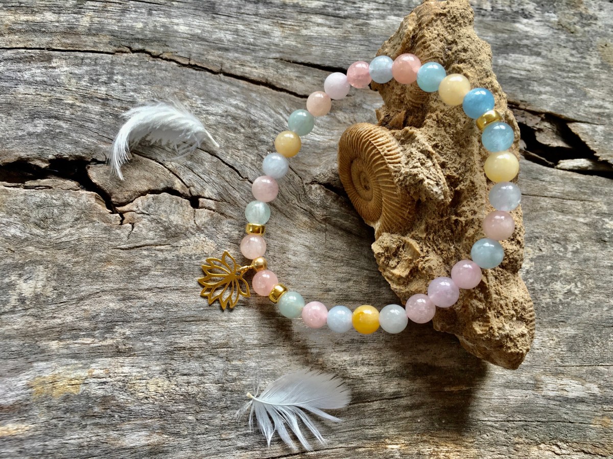 Bransoletka Mitycznych Drzew Edenu Marii Bucardi – Kamień Mocy Morganit – jej imię to Morgana, siła i moc serca, boskość, magia. Poznaj jej działanie…