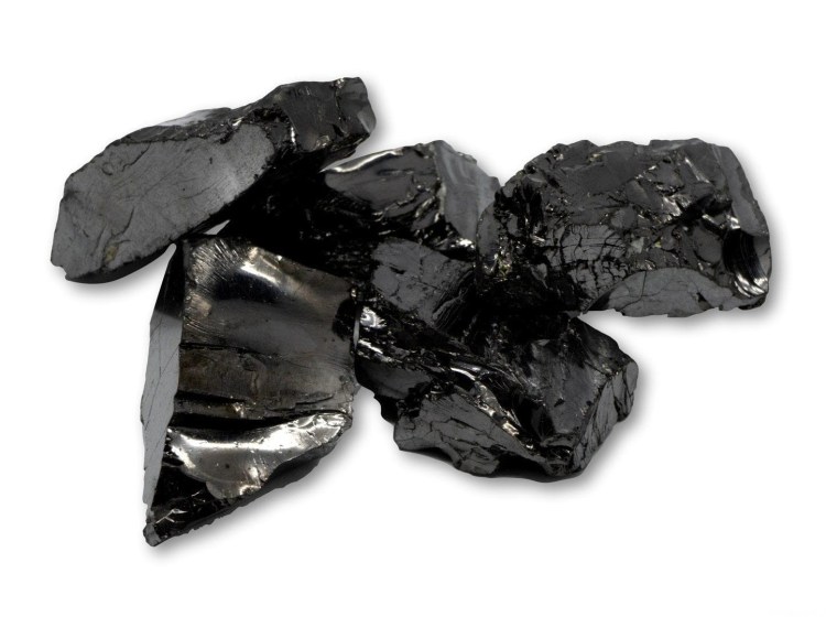 szungit - Woda, najlepsze kamienie do robienia wody do picia z kamieniami, Kamień Mocy, znaczenie, właściwości, działanie, Maria Bucardi-2