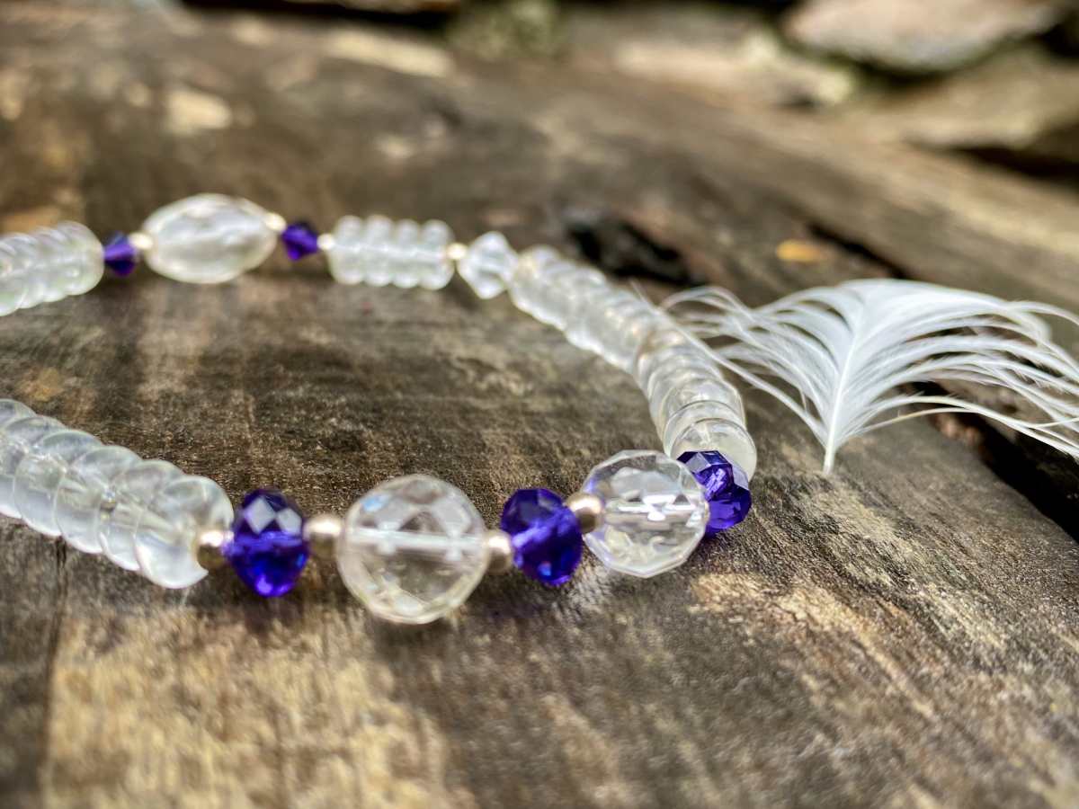 Ailís – Szlachetność, Królewskość, Krystaliczność – Tajemnicze Swietliste Wibracje Mitycznych Drzew Edenu – bransoletka kryształ górski + kryształy Swarovski + srebro&nbsp;925